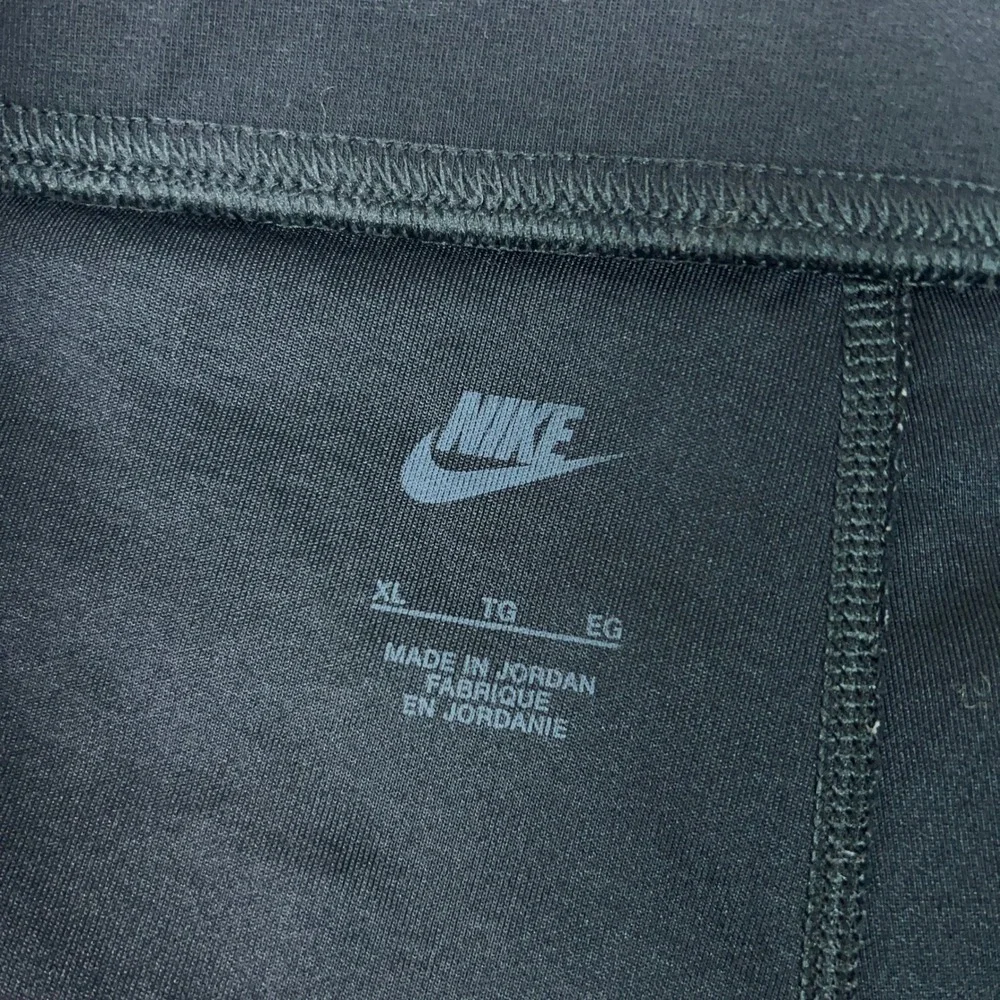Nike Leggings Womens XL Black Athletic Yoga Cropped Swoosh Logo Pants Gym Sport